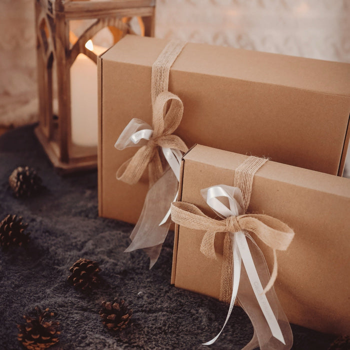 Starter Set Geschenkbox in zwei Grössen, von Hand verpackt mit Schleife